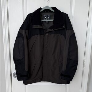 Oakley Men’s Performance Ski / Snowboard Jacket – Size Lg